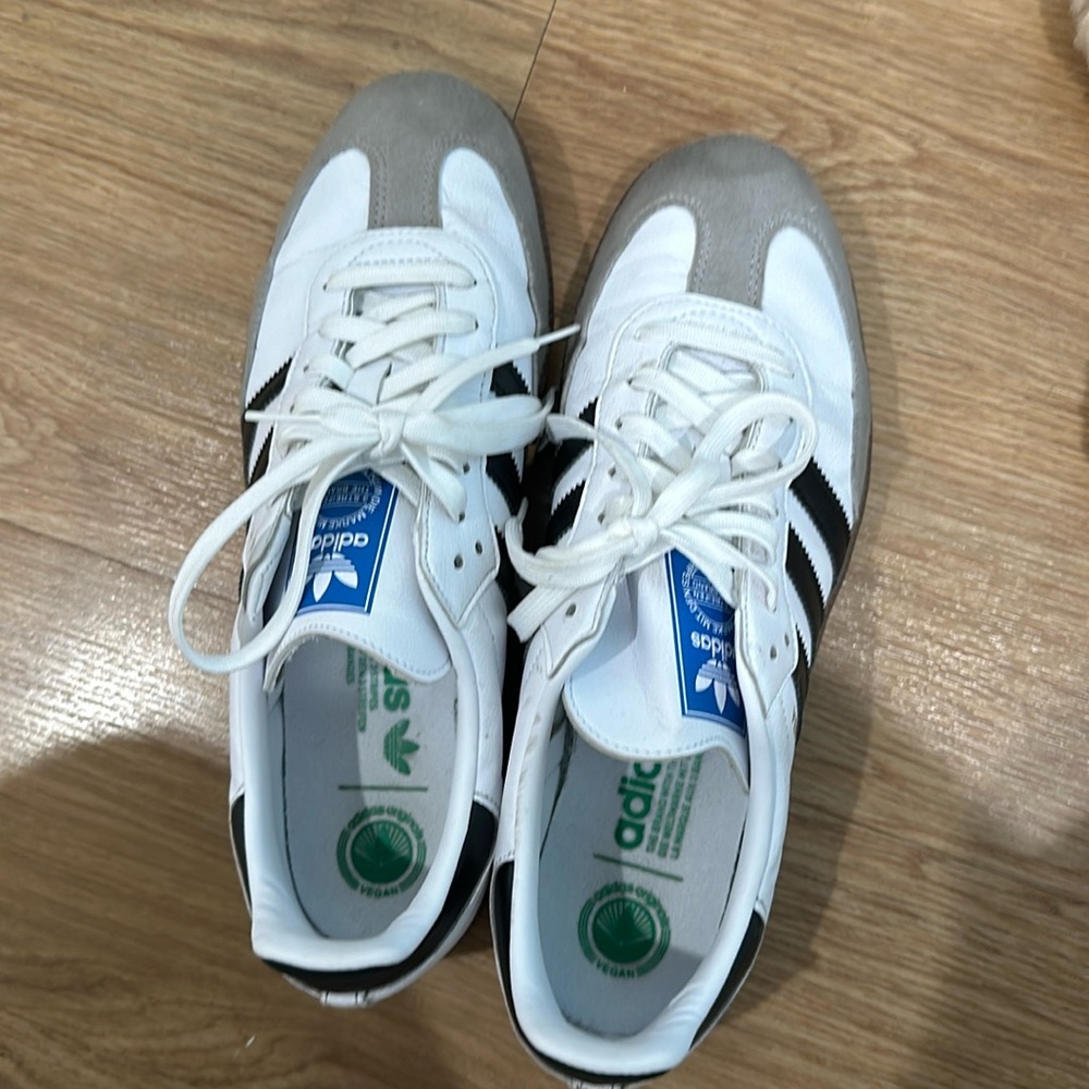 Adidas samba sneakers men’s 9 / Women’s 10